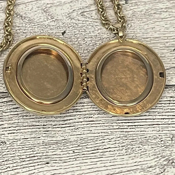 Vintage VTG Avon Floral Faux Pearl Locket Pendant Necklace 22” Long - Picture 13 of 13